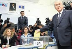Seçmen MHP’yi sandıkla dövdü