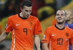 Sneijder var, Persie yok