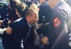 Öğrencilerden Başbakan'a yumurtalı saldırı