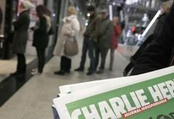 Charlie Hebdo, bu kez Mısır’da düşen uçakla ‘dalga geçti’