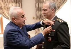 Vali’den Emniyet Müdürü ve Komutana altın