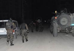 Gaziantep'te hücre evi operasyonunda canlı bomba kendini patlattı; 4 polis yaralandı