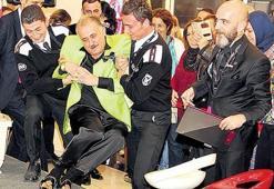 Altın dağıttılar