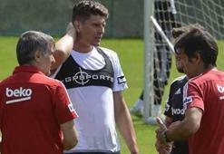 Gomez, Şenol Güneş’in elini öptü mü?