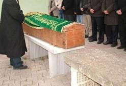 Elektrikli battaniye ile yatan kişi akıma kapılarak öldü