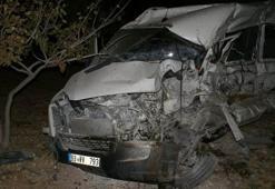 Öğrenci servisi TIR'la çarpıştı: 2 ölü, 7 yaralı