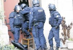 Paris katliamının beyni Ebayud evinde vuruldu