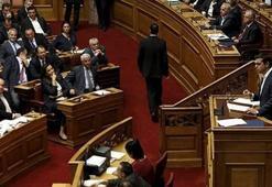 Syriza hükümeti 2 milletvekili kaybetti