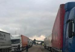 Rusya'ya mal getiren 30 kadar TIR, Gürcistan-Rusya arasında bekletiliyor