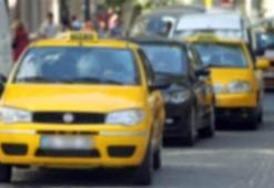 İstediği yoldan gitmeyen taksicinin boğazını kesti