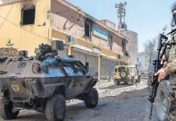 Hakkari’de 20 zırhlı araçla operasyon