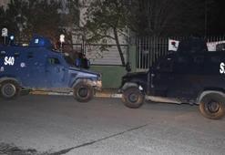 Bağcılar'da polis aracına ateş açıldı
