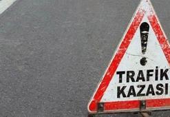 Polis otosu minibüse çarptı: 2 polis yaralı