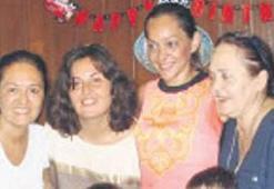 Ressam kız, öz annesini boğdu