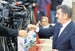 Meclis’te ‘Kıvratma’lı basın toplantısı yaptı