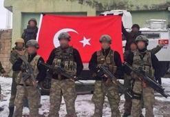 JÖH'ler, PKK'lılardan temizledikleri Zap Meydanı'na Türk bayrağı astı