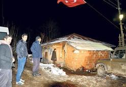 Oğlunun çorabını elinden düşürmedi