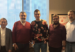 Boxer Dergisi'ni genç gazeteci satın aldı