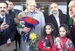 ‘Noam Chomsky gelsin görsün...’