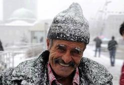 Erzurum’a 3 saatte 30 santim kar yağdı