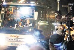 Merkel’e bir otobüs sığınmacı gönderdiler