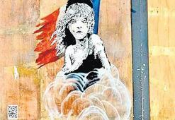 Banksy’den biber gazı eleştirisi