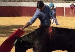 Matador 5 aylık bebeğiyle boğa güreşi yaptı