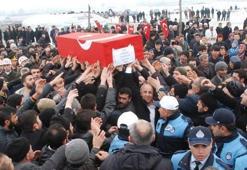 Şehit Osman Ateş'i 5 bin kişi son yolculuğuna uğurladı