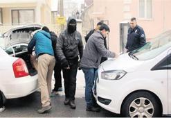 Yine akademisyen baskını