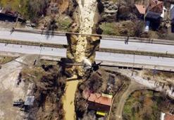 Karabük’te sel: Karayolu çöktü, mahalle su altında