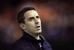 'Geri' Neville rezil oldu!