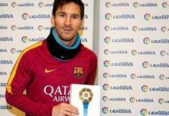 Messi, ilk kez 'ayın oyuncusu' seçildi