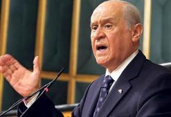 Bahçeli iki gazeteciye sert çıktı