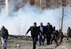 Hakkari'de cenaze konvoyuna polis müdahalesi