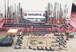 Şampiyonun evinde bir depo dolusu silah