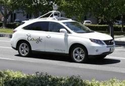 Google'ın sürücüsüz otomobili otobüse çarptı