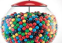 Dükkanda 4 şeker yiyen polise ihraç!