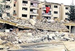 Polise bombalı araçla saldırı: 2 ŞEHİT, 53 YARALI