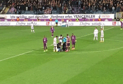 İlker Meral maçı yarıda bıraktı!