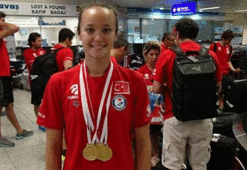 Viktoria Zeynep altına doymuyor