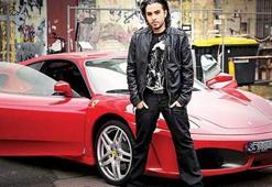 Ferrari'sini parçalayan İsmail YK