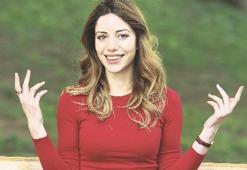 Ablamın gölgesinde kaldığımı hissediyorum
