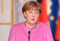 Almanya'da Merkel'e ağır darbe