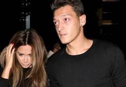 Mesut Özil, ve sevgilisi Mandy ayrıldı