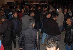 Polis merkezine silahlı saldırı! Halk elinde sopa sokağa döküldü!