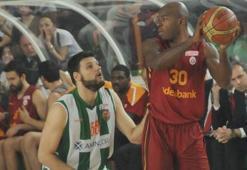 G.Saray deplasmanda güldü