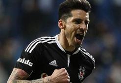 Estudiantes Sosa'nın peşinde!