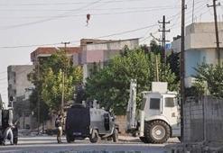 Nusaybin'de zırhlı araca roketatarlı saldırı; 4 asker yaralandı