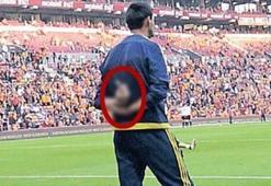 Fenerbahçeli Cemil'den taraftara orta parmak