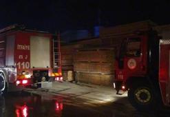 Kereste fabrikası alev alev yandı